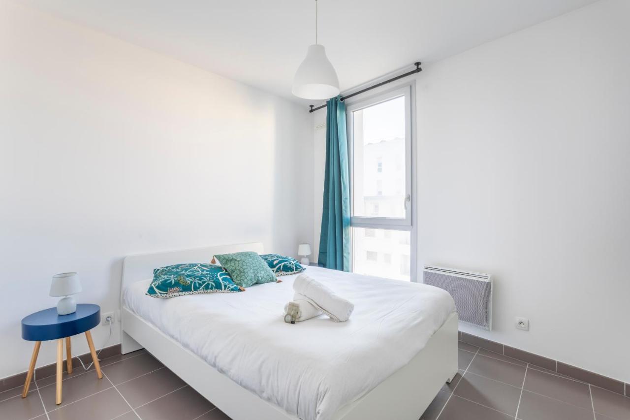 New Joliette Comfortable Apartment Well Located With Private Parking Марсилия Екстериор снимка