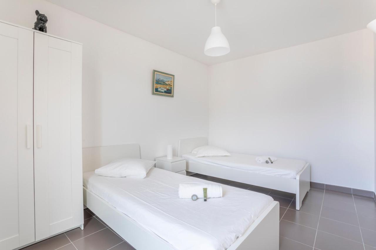 New Joliette Comfortable Apartment Well Located With Private Parking Марсилия Екстериор снимка