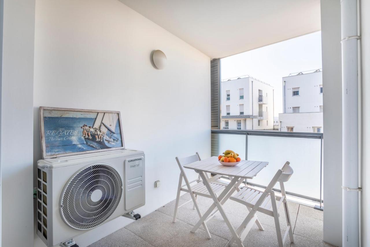 New Joliette Comfortable Apartment Well Located With Private Parking Марсилия Екстериор снимка